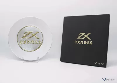 Sterling silver decorative gift plate • Exness • Corporate gifts • Award gifts